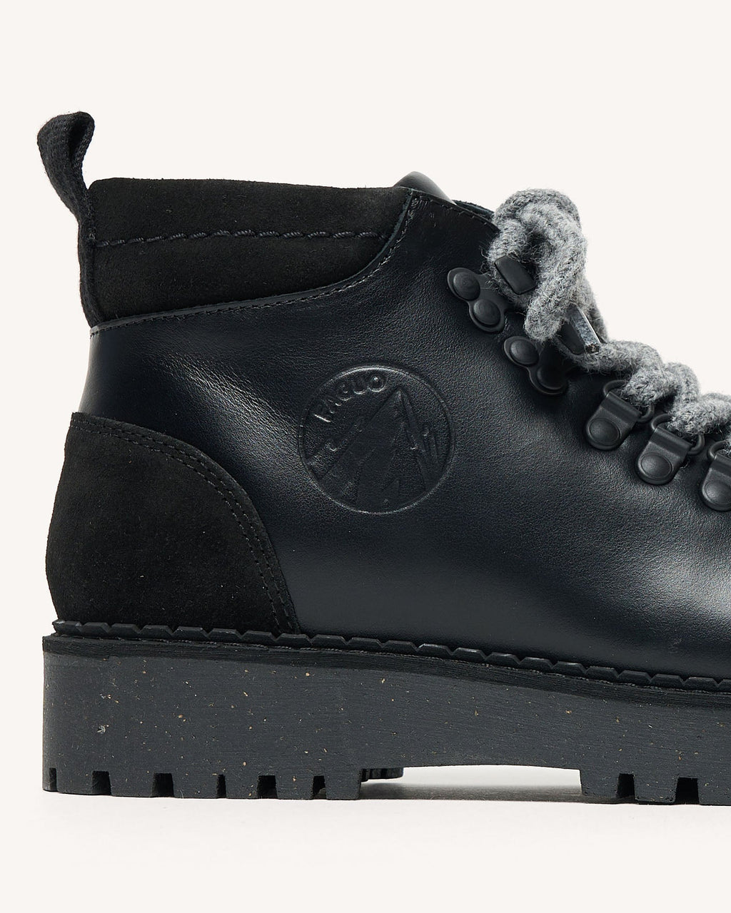 hawthorn-leer-suede-fw26-bla00-p5