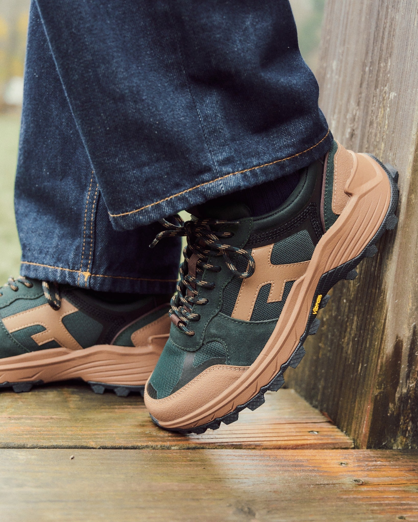 hazel-monstera-woven-suede-fw26-gre48-O2