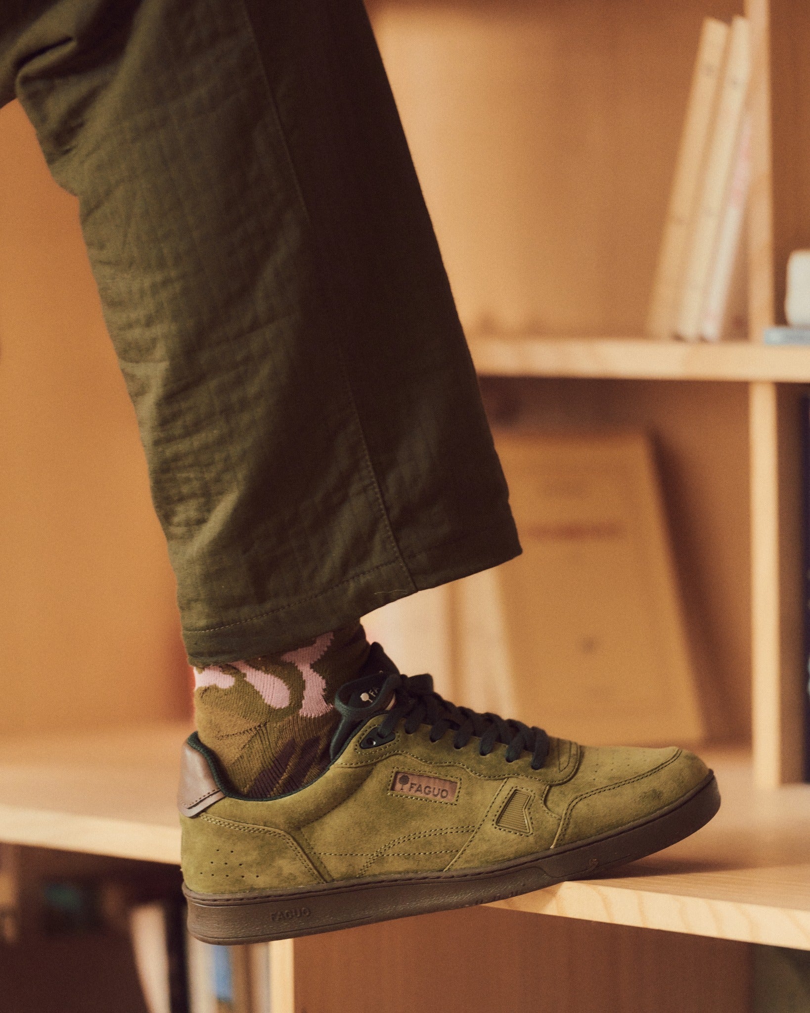 Baskets en cuir nubuck olive