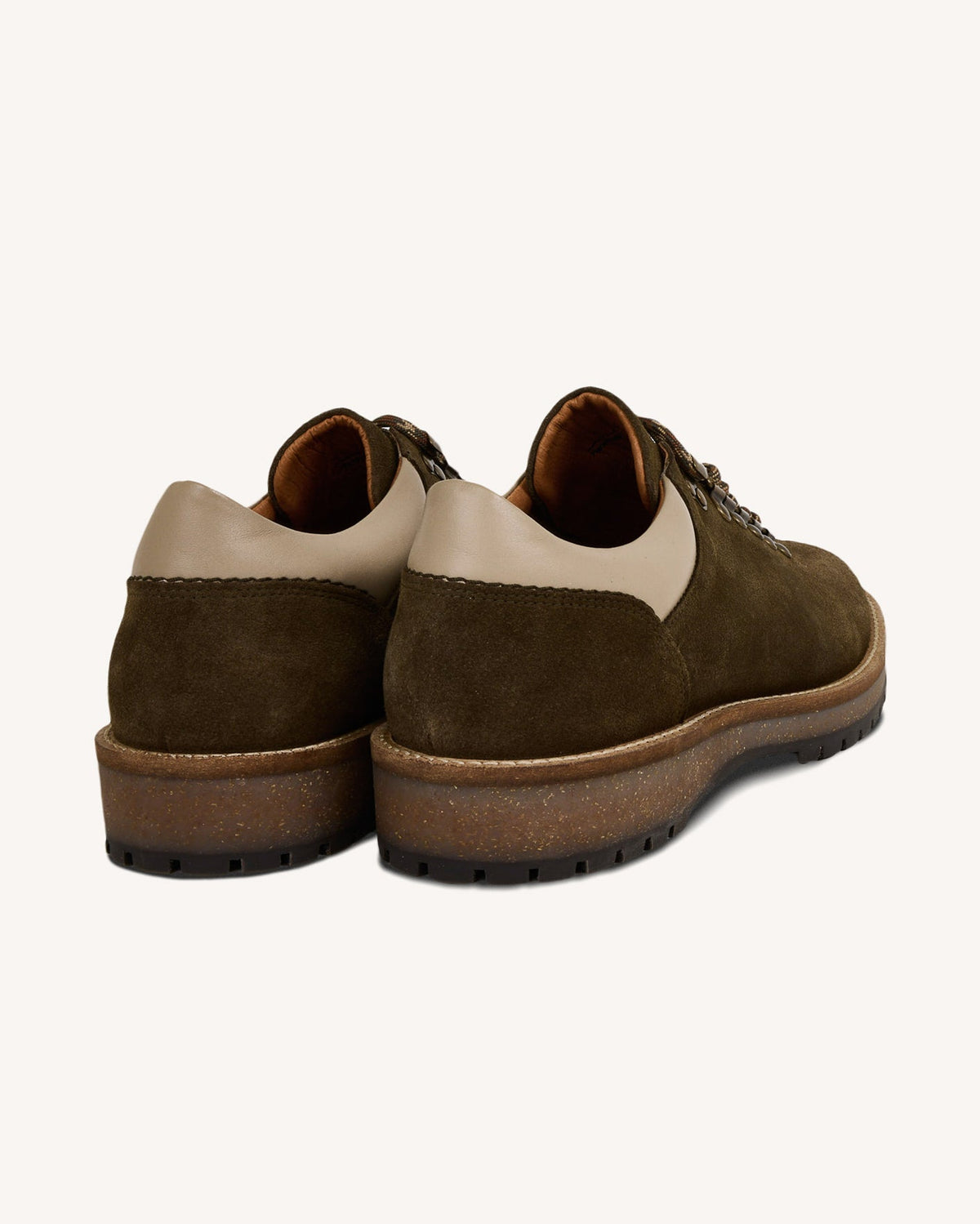 hawthorn-laag-suede-fw26-kak00-p3