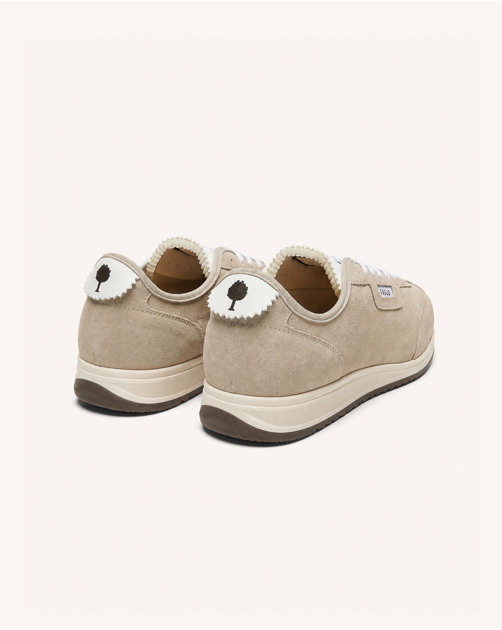 Baskets en cuir suède beige