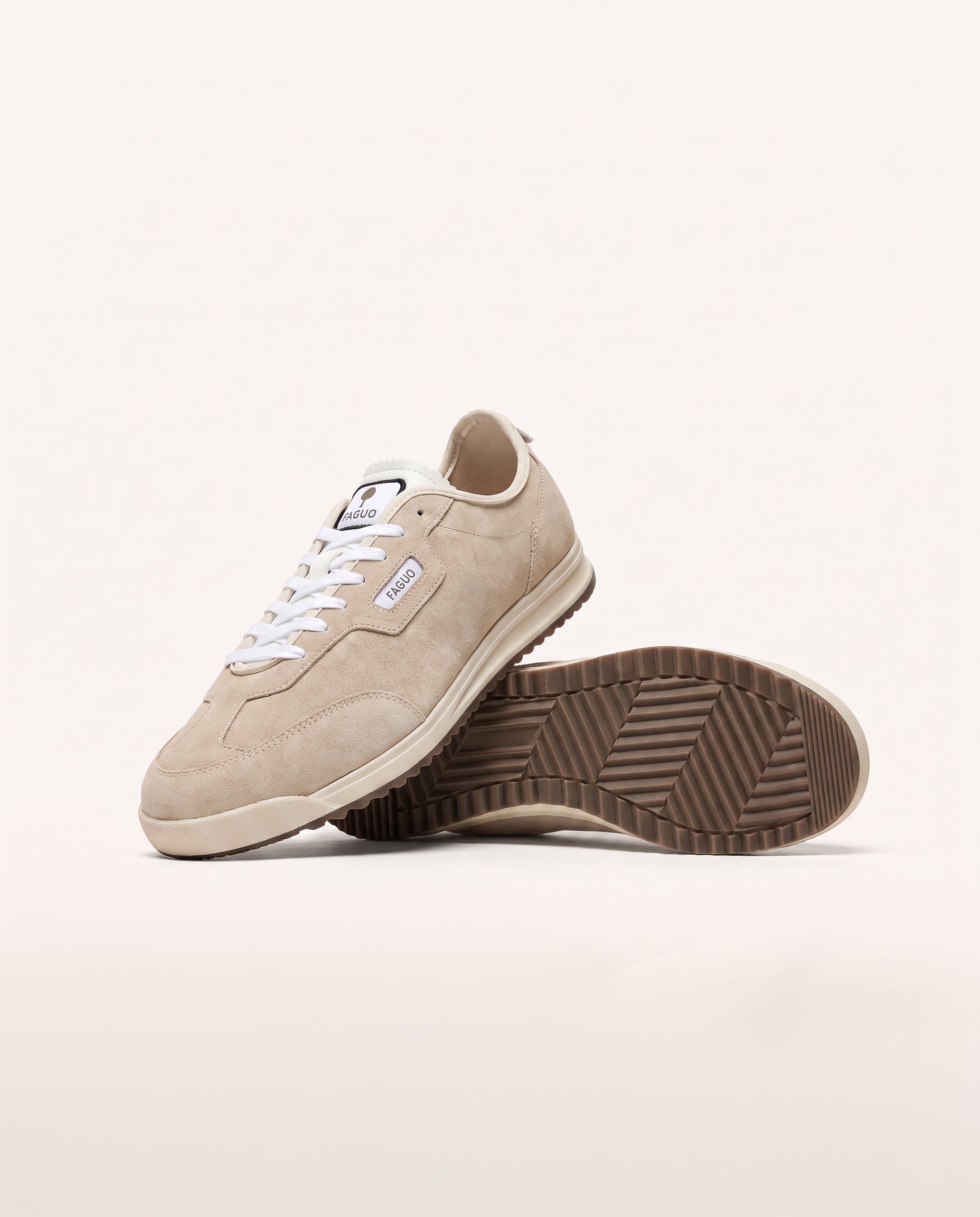 Baskets en cuir suède beige