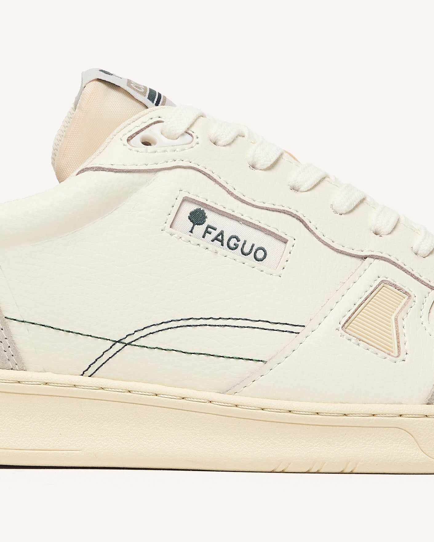 commute-1-leather-sue-fw26-whi82-P5