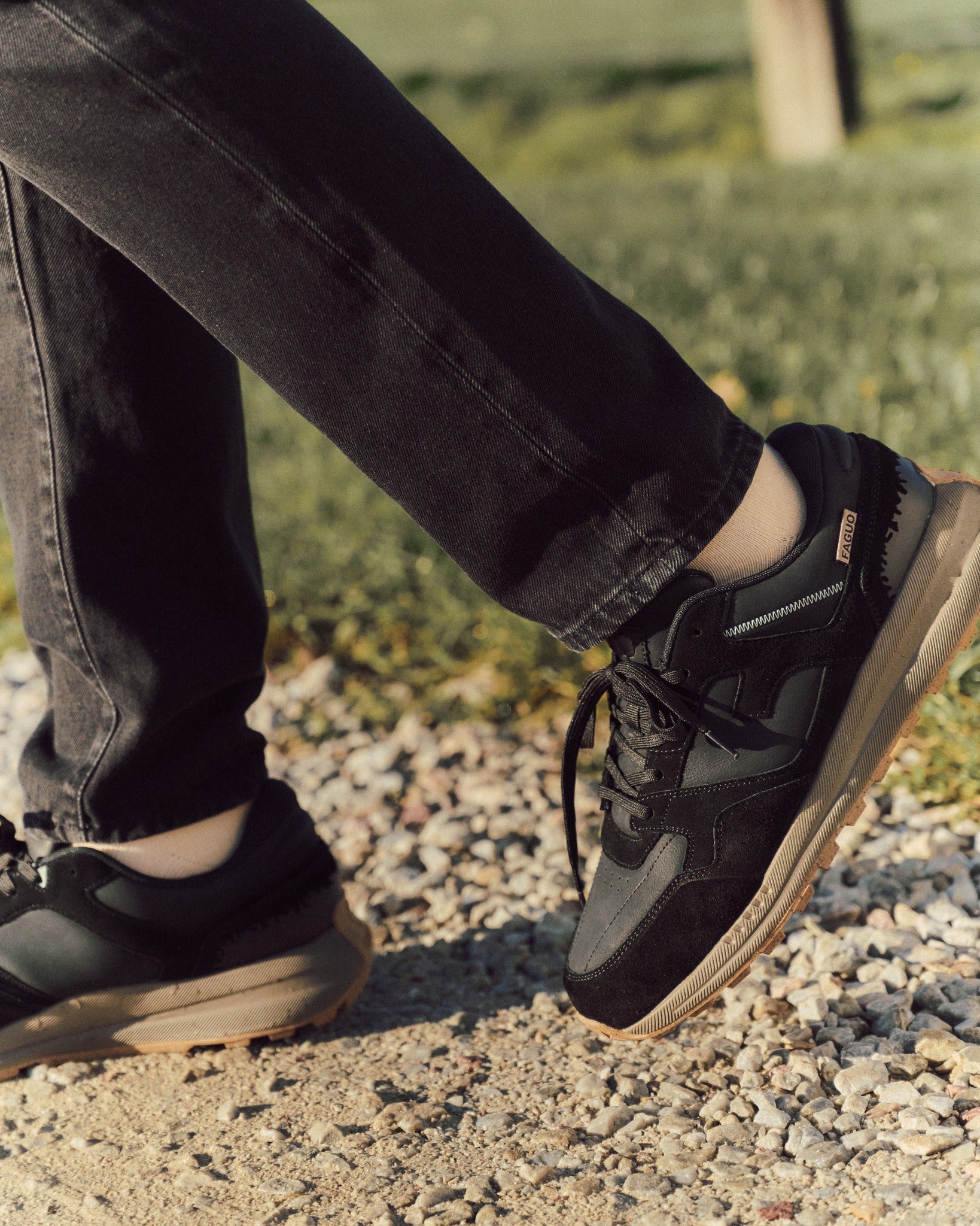 limwood-leather-sue-fw26-bla00-O1