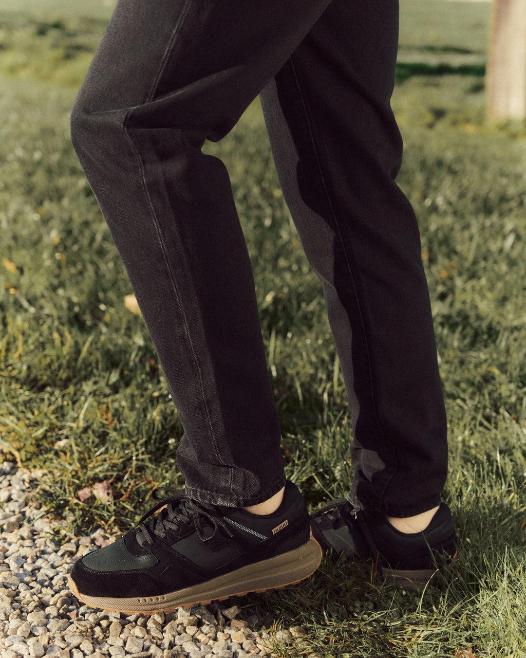 limwood-leather-sue-fw26-bla00-O3