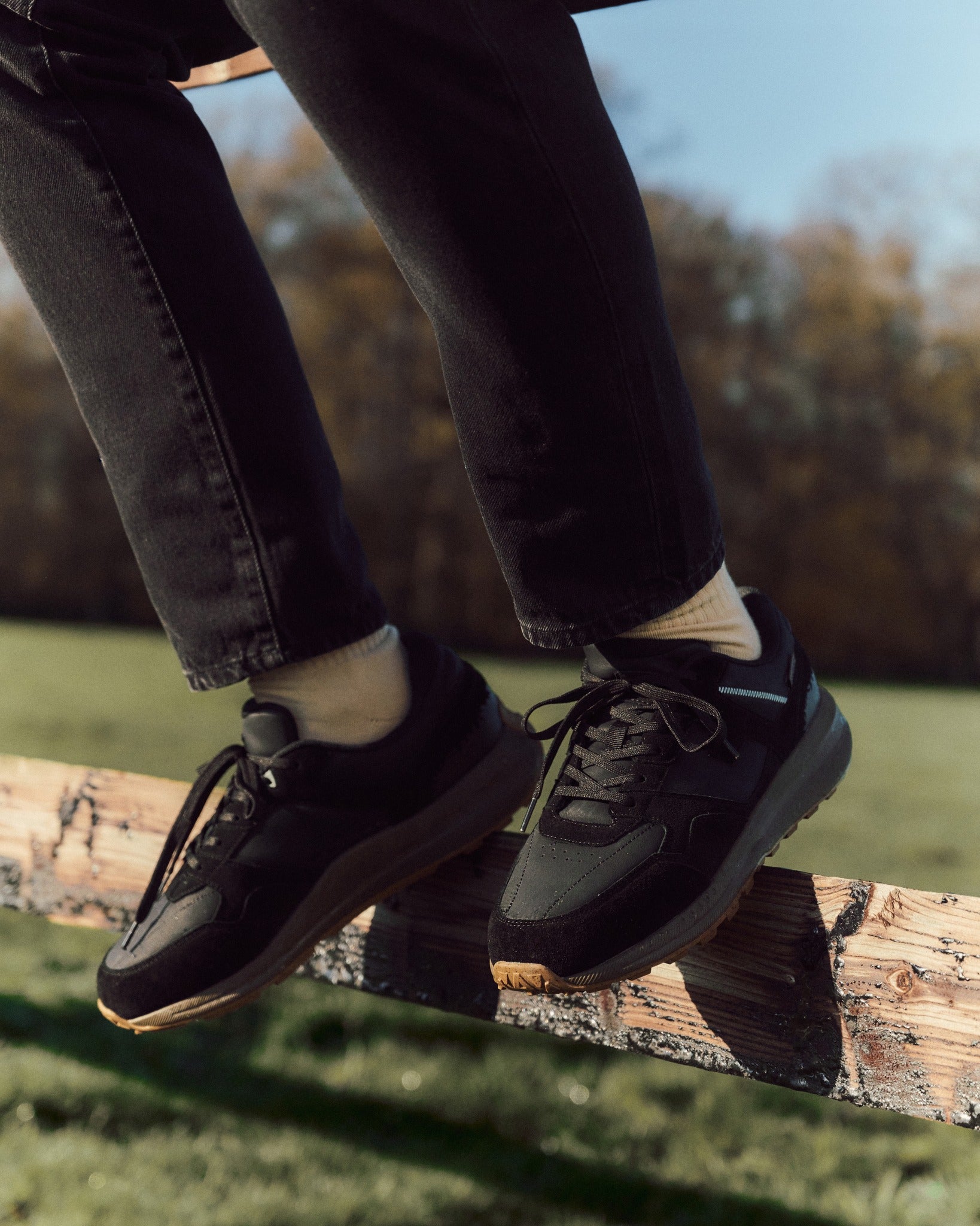 limwood-leather-sue-fw26-bla00-O6