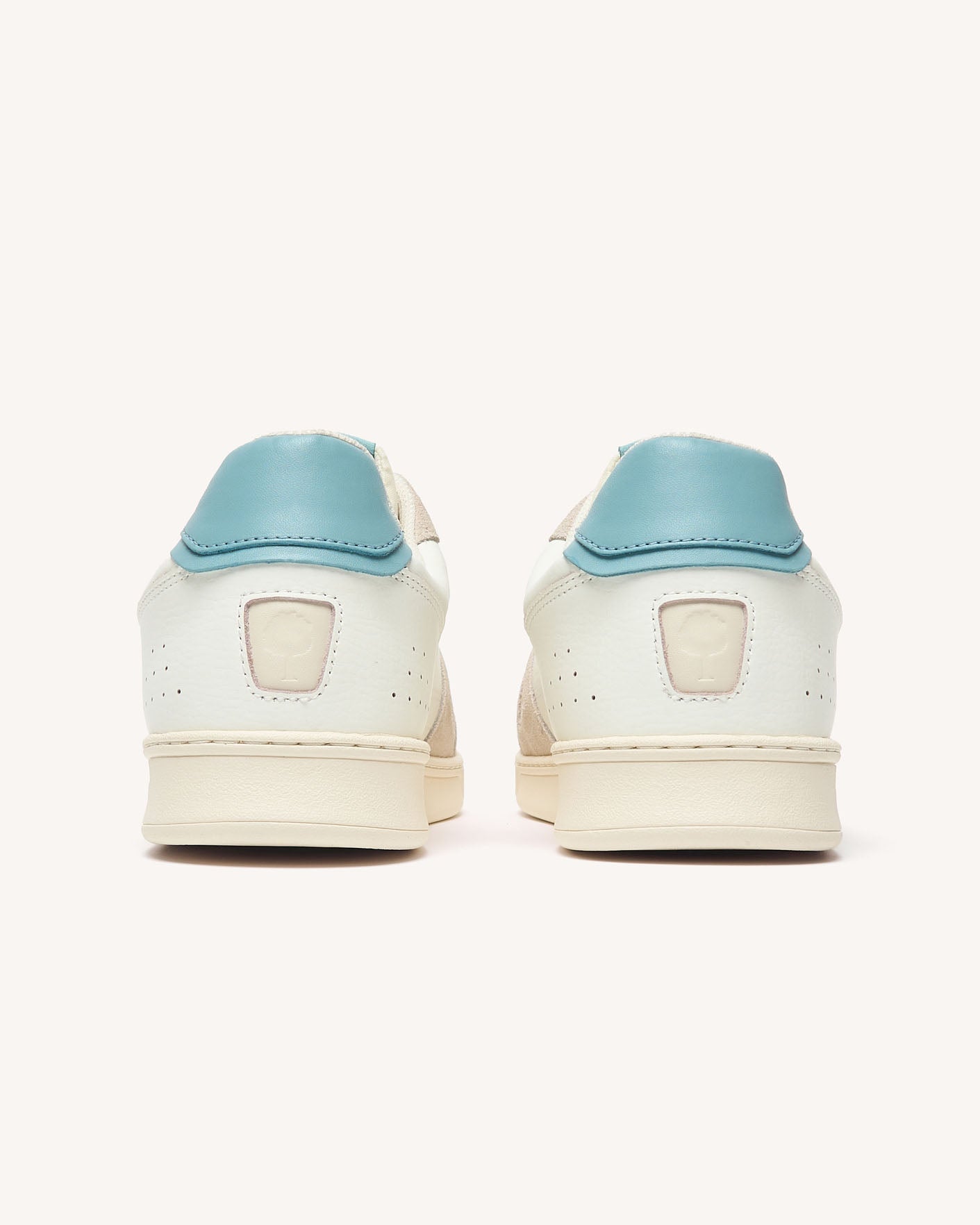 commute-1-leather-sue-fw26-whi38-P4
