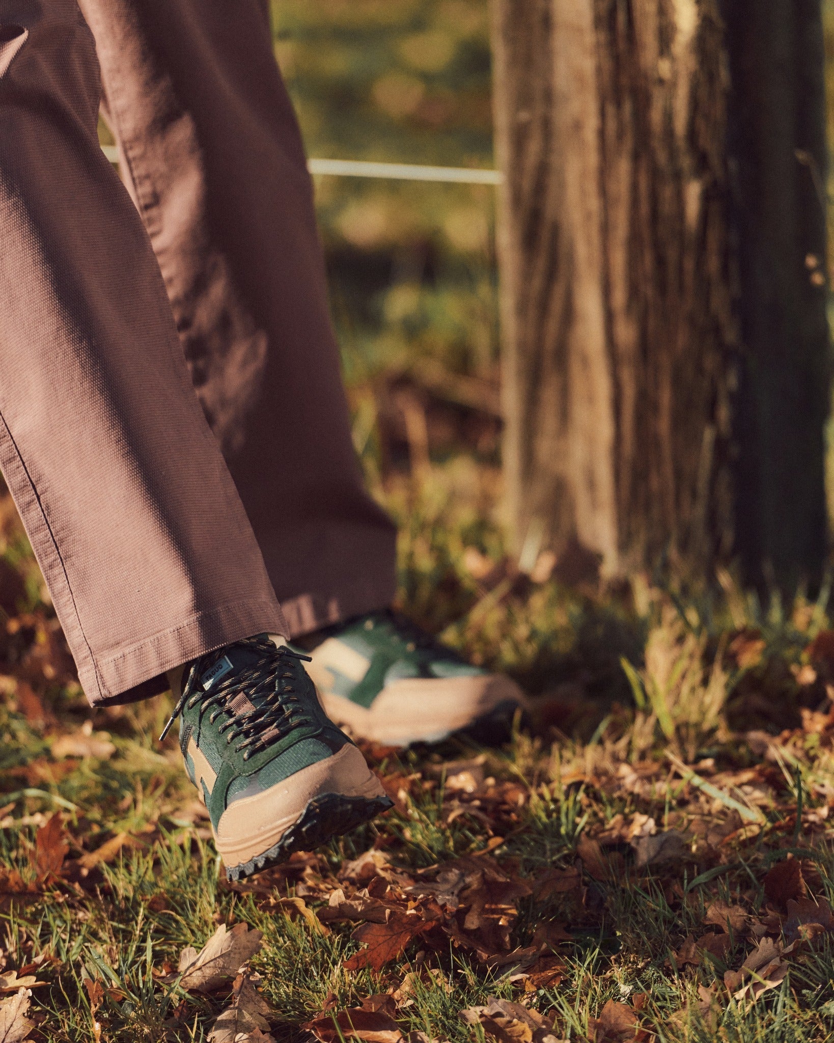 hazel-monstera-woven-suede-fw26-gre48-1-O2