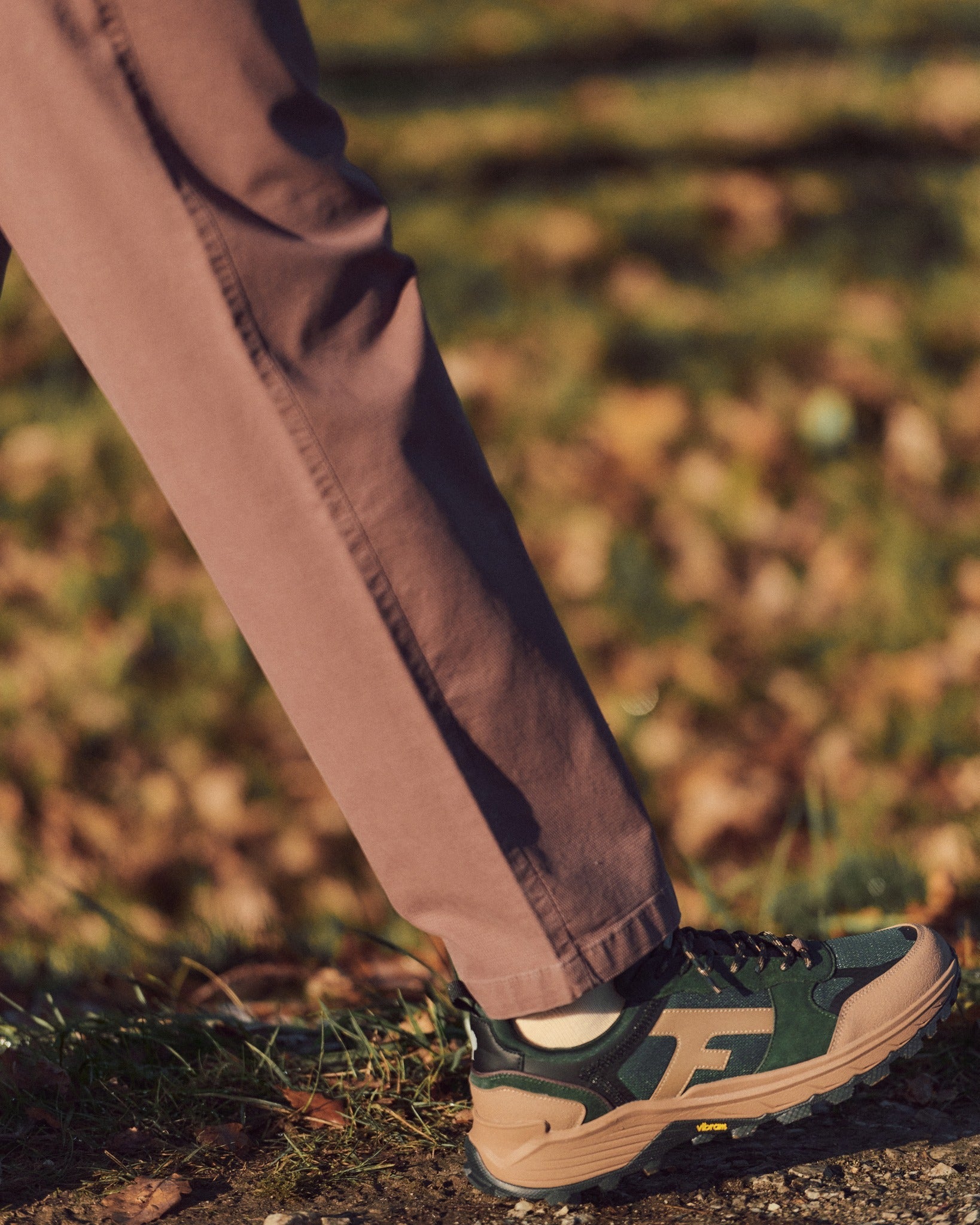 hazel-monstera-woven-suede-fw26-gre48-1-O4