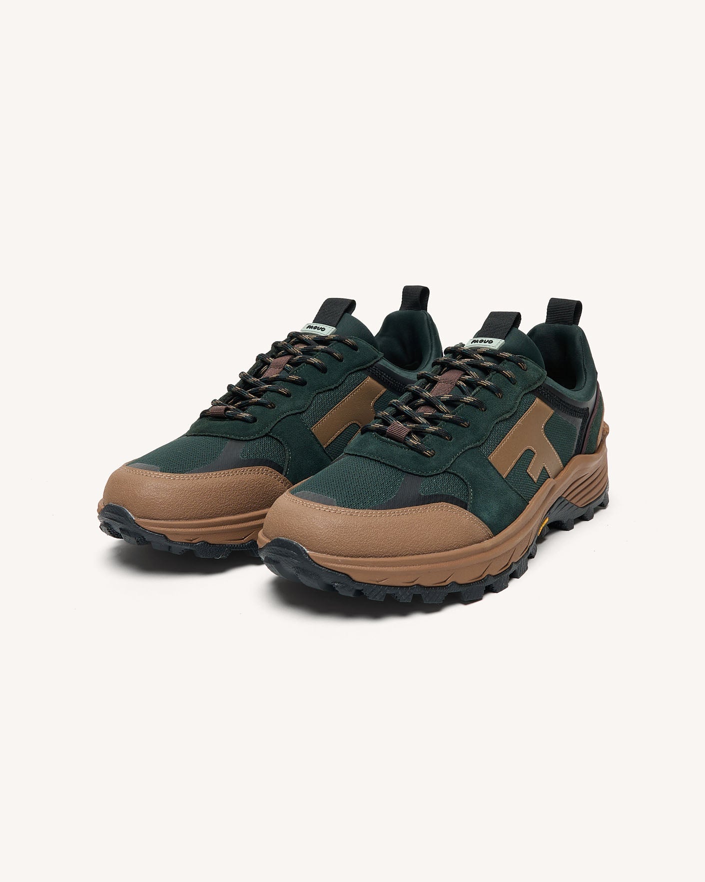 hazel-monstera-woven-suede-fw26-gre48-1-P2