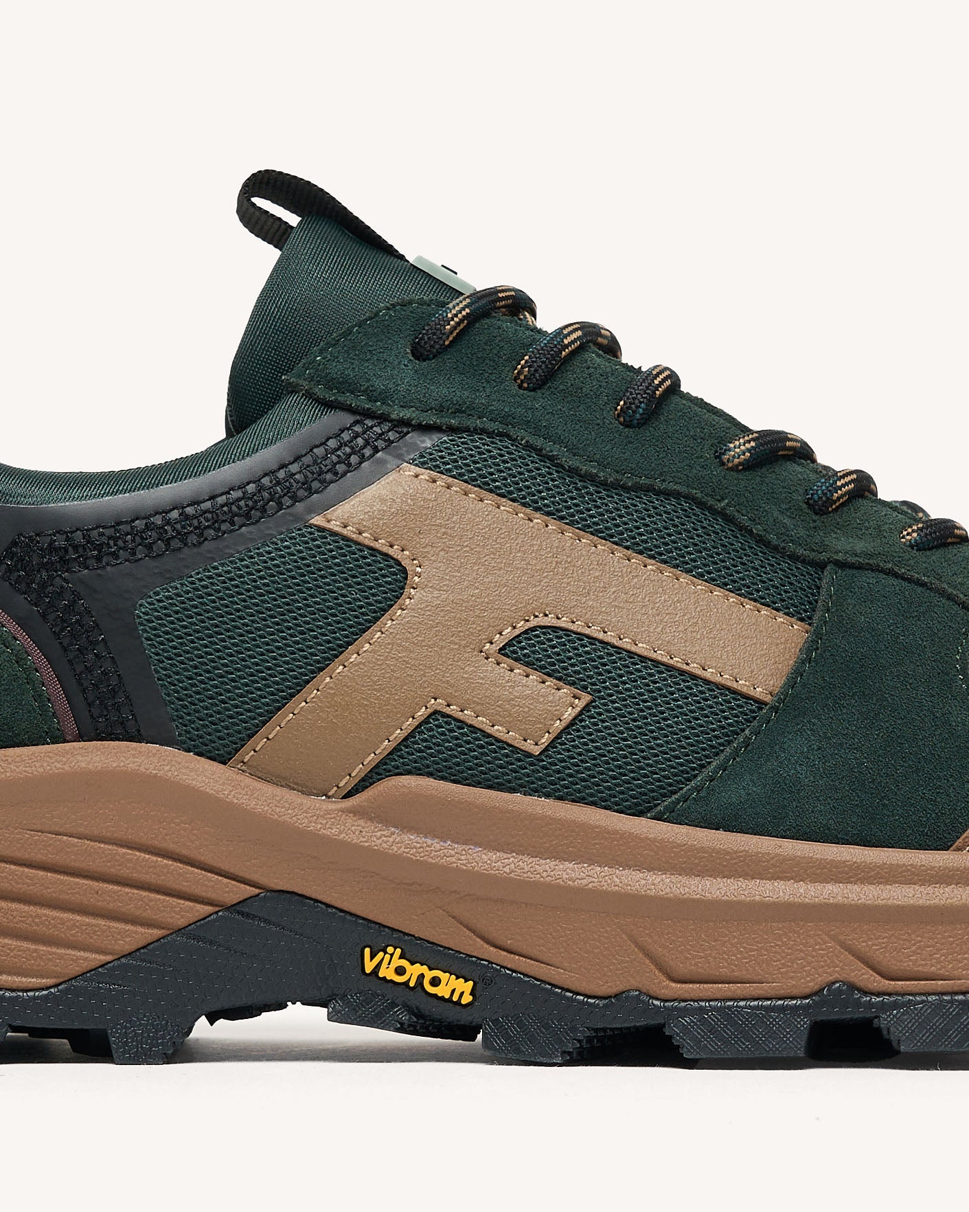 hazel-monstera-woven-suede-fw26-gre48-1-P5