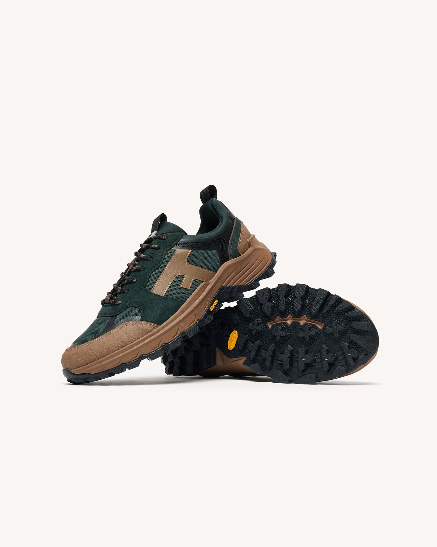 hazel-monstera-woven-suede-fw26-gre48-1-P6