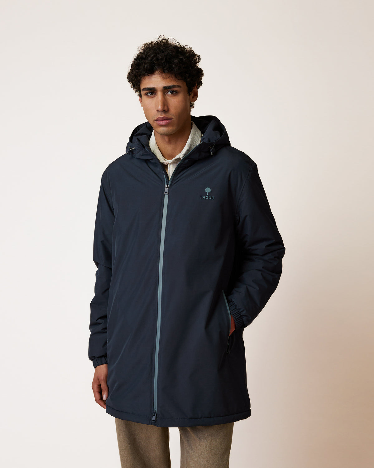Langer wasserdichter blauer Parka