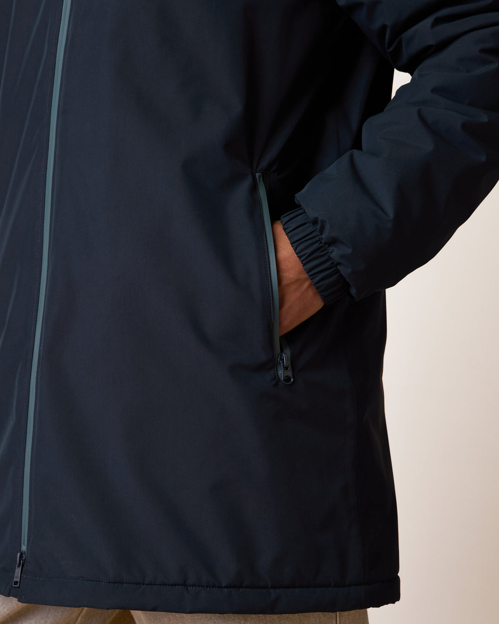 Langer wasserdichter blauer Parka