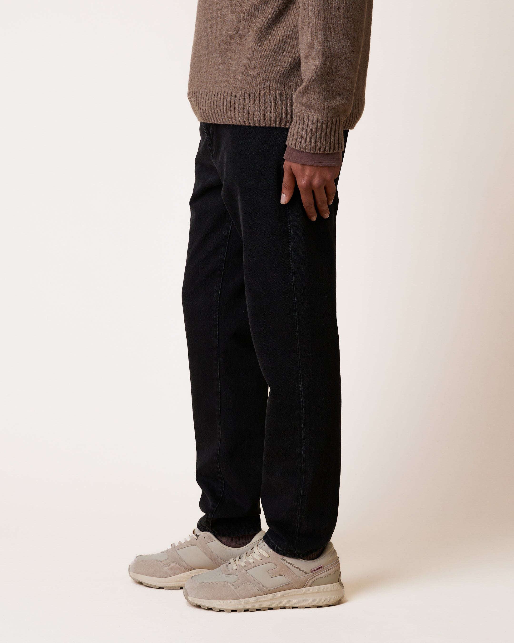 denim-tapered-woven-fw26-bla00-S2