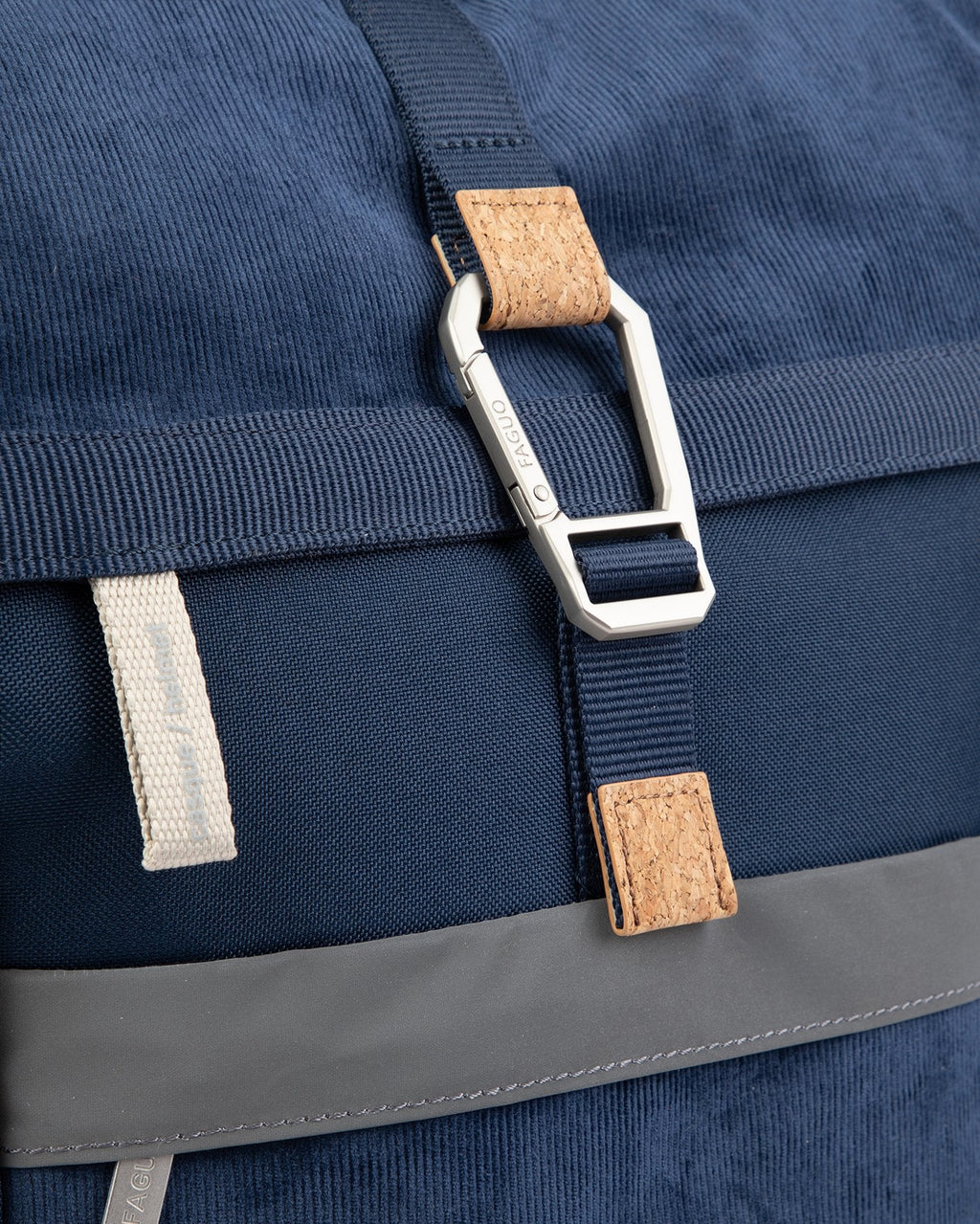cycling-medium-woven-fw26-nav00-P5