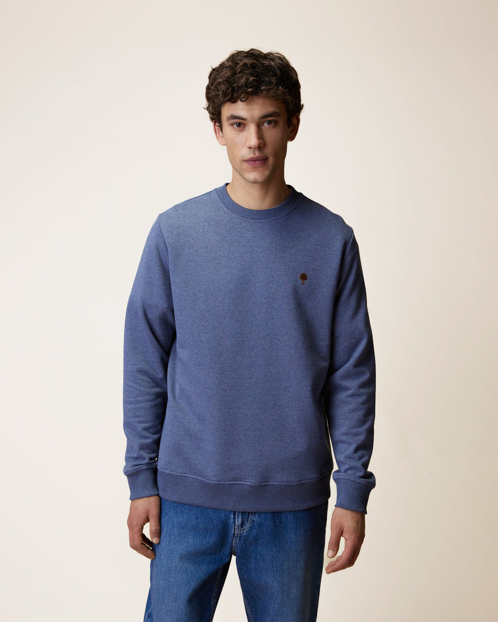bussy-knit-fw26-nav03-O5
