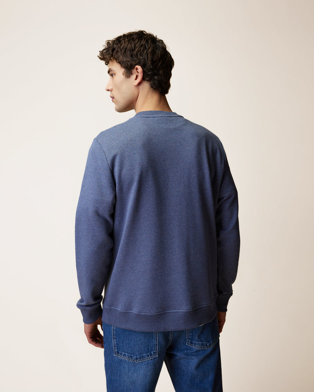 bussy-knit-fw26-nav03-O6