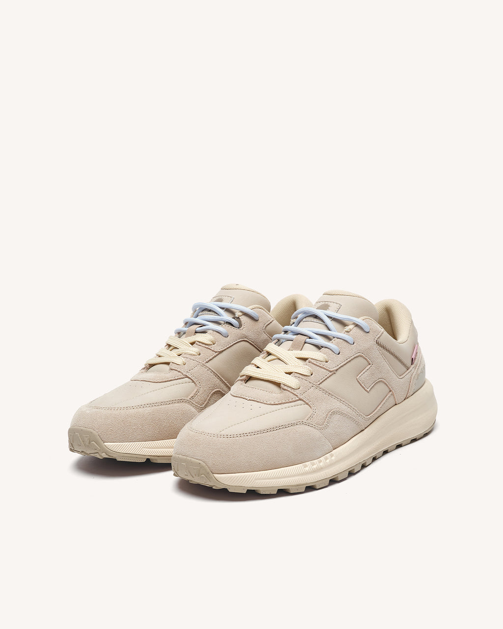 Sneakers aus Leder und Veloursleder in Hellgrau