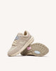 Sneakers aus Leder und Veloursleder in Hellgrau