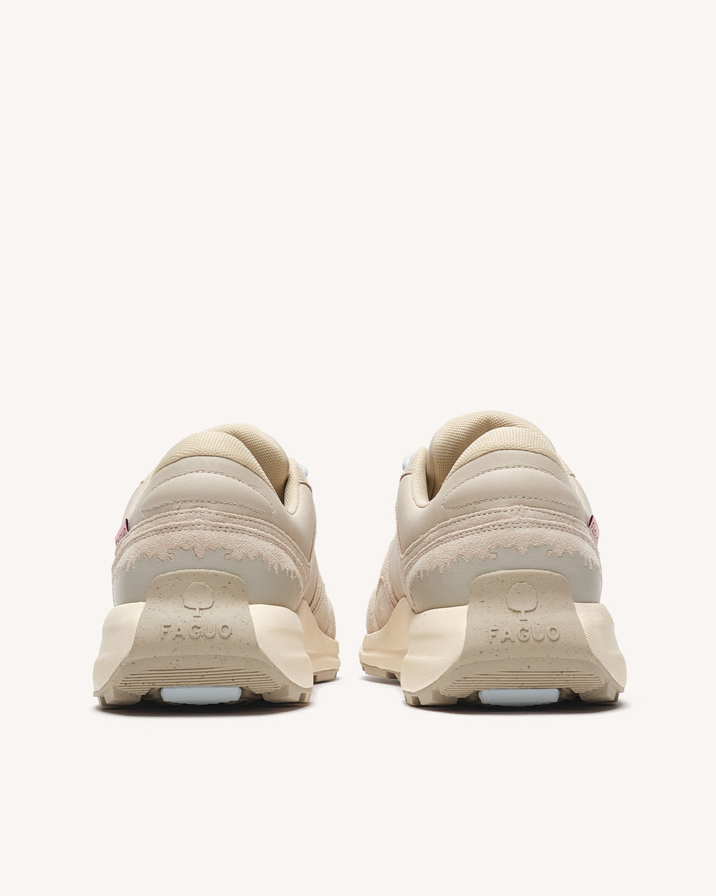 Sneakers aus Leder und Veloursleder in Hellgrau