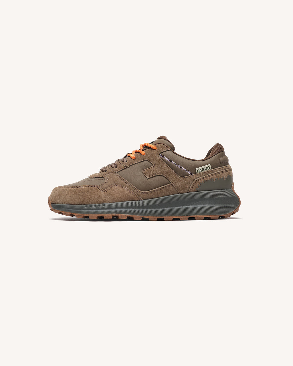 Sneakers aus Leder und Veloursleder in Braun