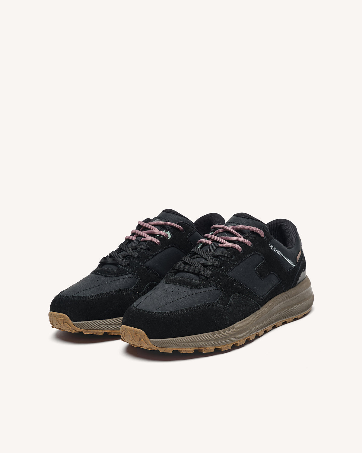 Sneakers aus schwarzem Leder und Wildleder