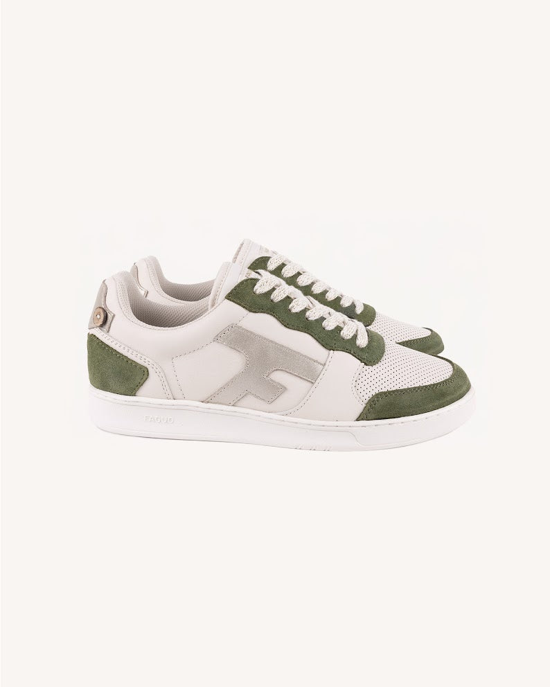 Sneakers aus Leder in Khaki und Gold