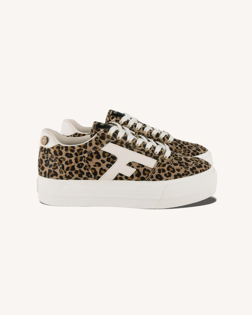 Braune Sneakers mit Leopardenmuster
