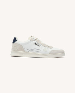 lage-sneakers-wit-marineblauw-gerecycled-polyester-model-commute-1-P1_variant