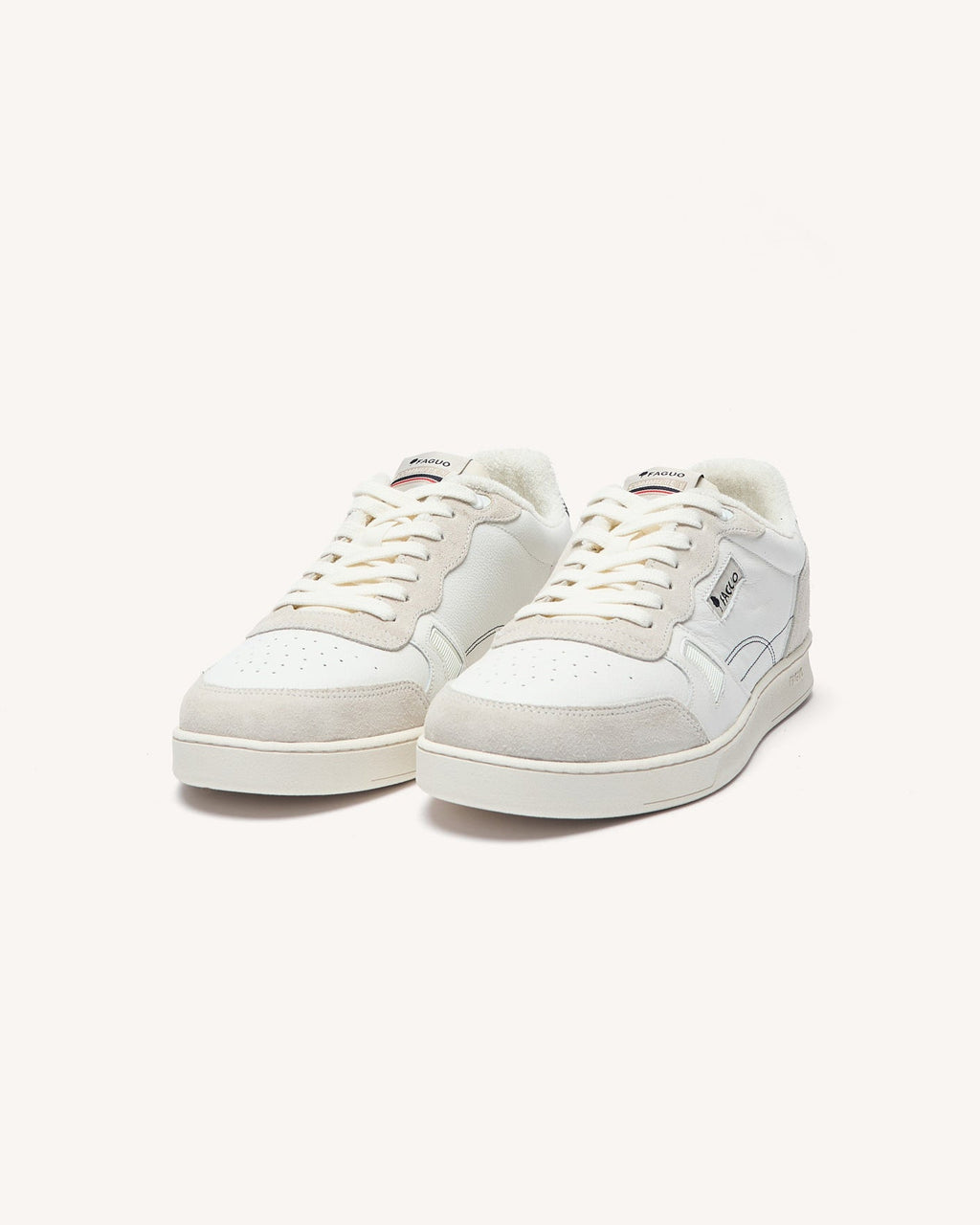 baskets-basses-blanc-bleu-marine-polyester-recycle-modele-commute-1-P2