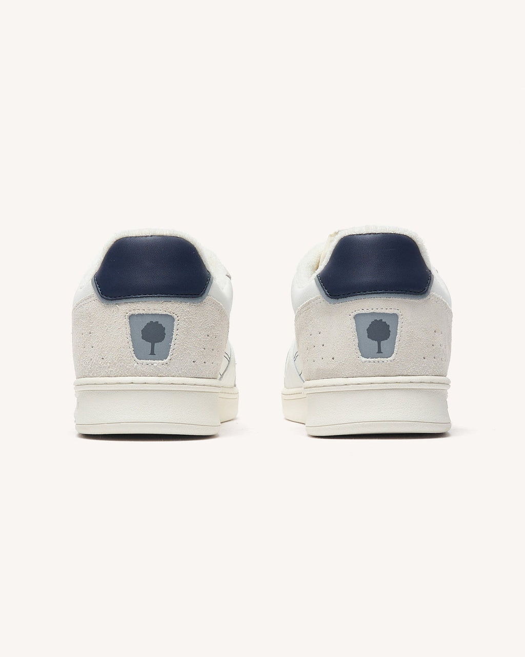 baskets-basses-blanc-bleu-marine-polyester-recycle-modele-commute-1-P3