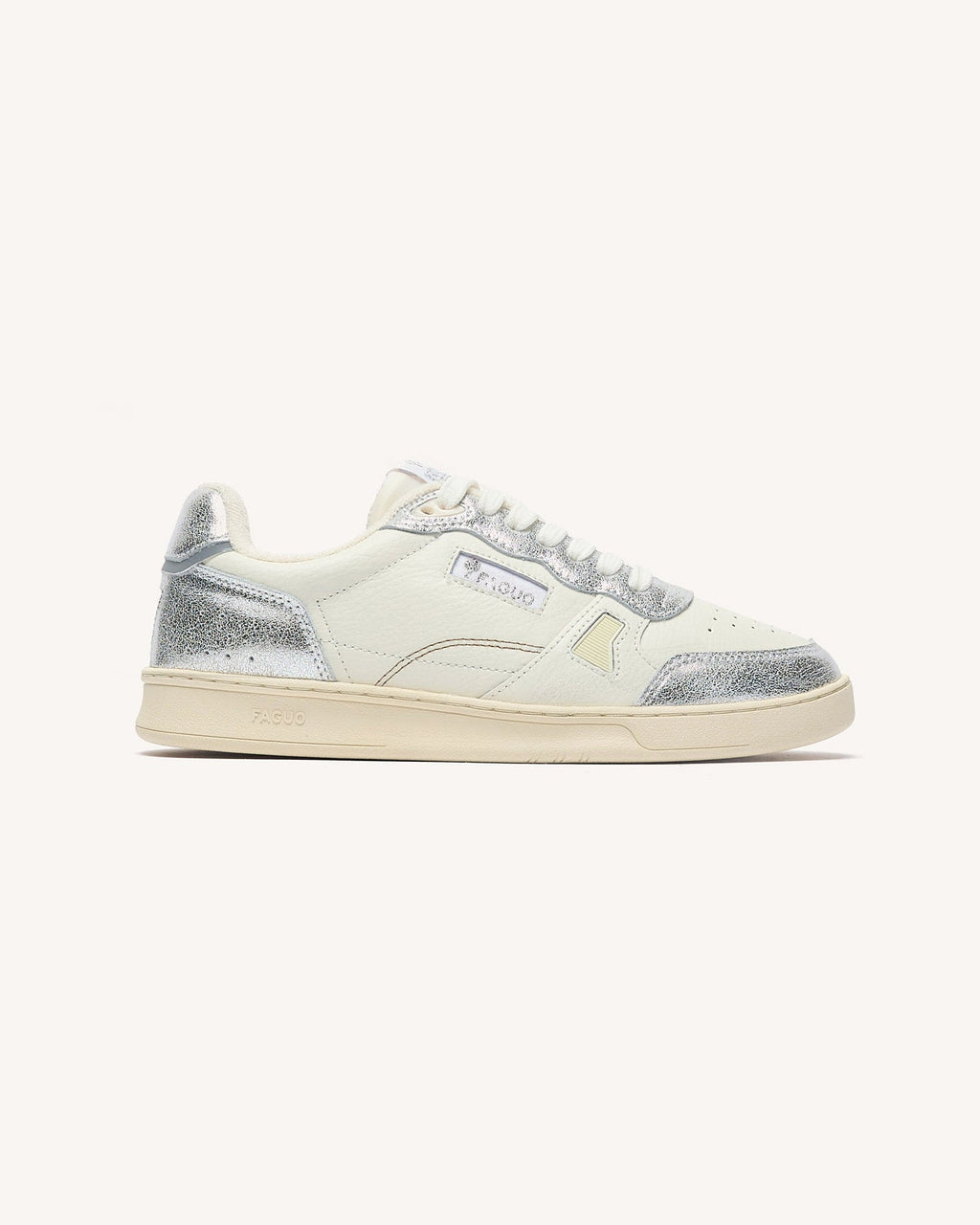 baskets-basses-blanc-argente-polyester-recycle-modele-commute-1-P1_variant