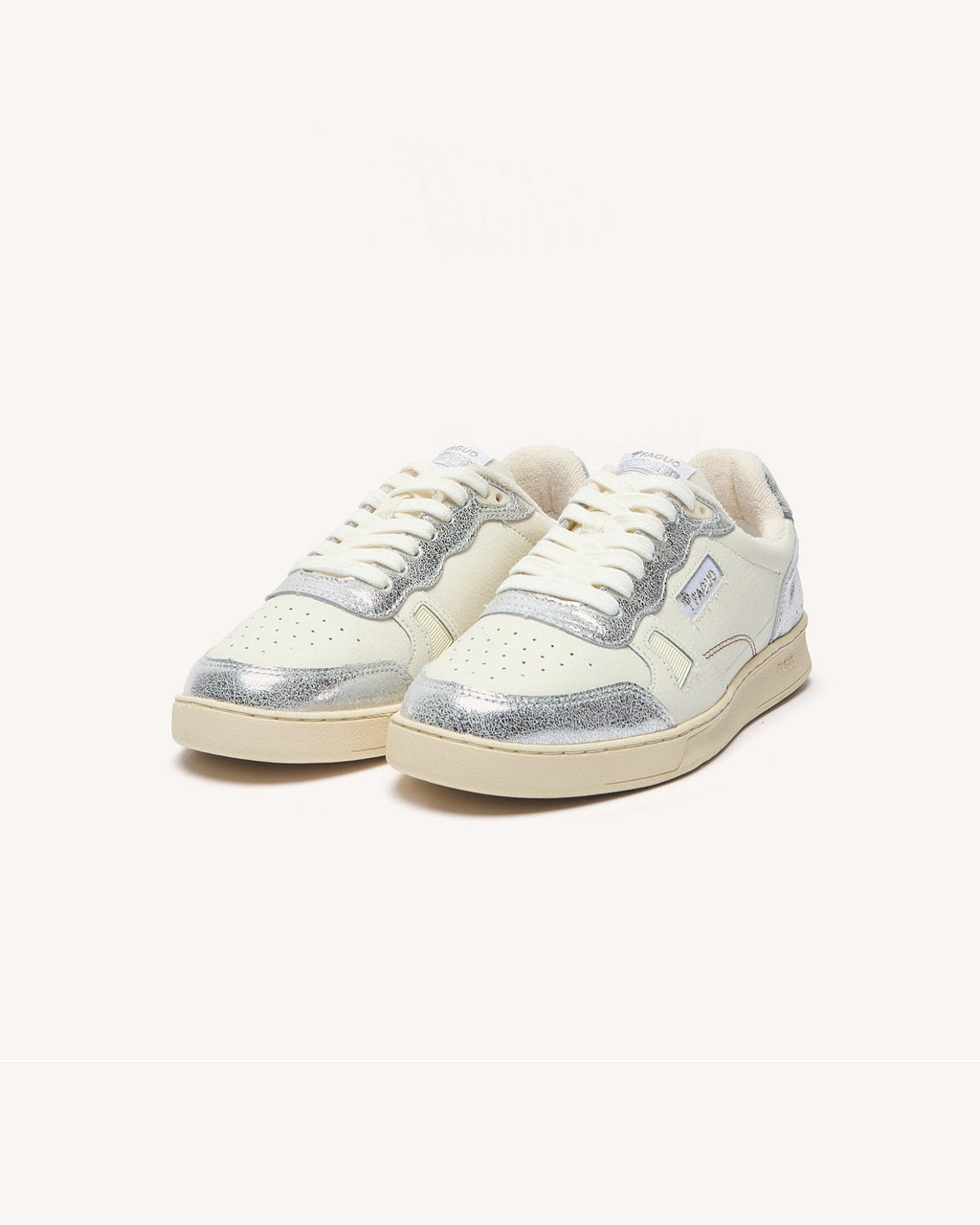 baskets-basses-blanc-argente-polyester-recycle-modele-commute-1-P2
