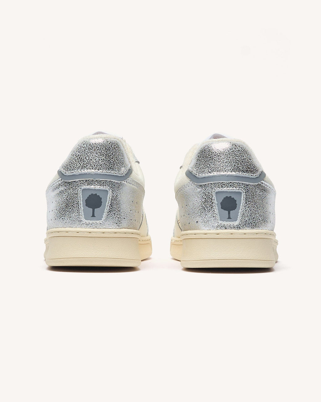 baskets-basses-blanc-argente-polyester-recycle-modele-commute-1-P3