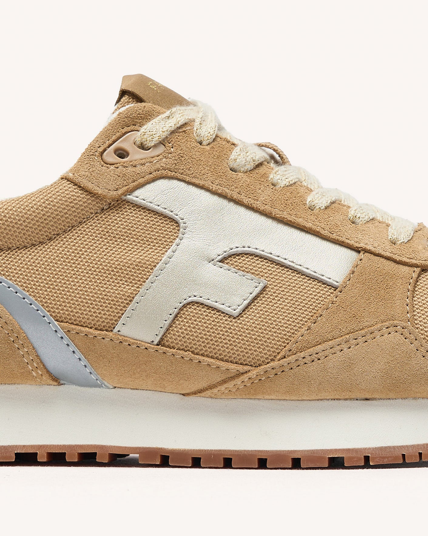 running-beige-doree-polyester-recycle-modele-elm-P4