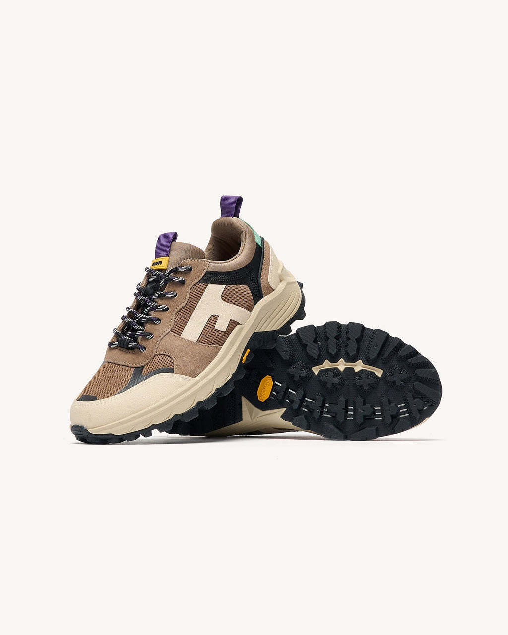 light-beige-recycled-polyester-running-shoe-model-hazel-monstera-P5