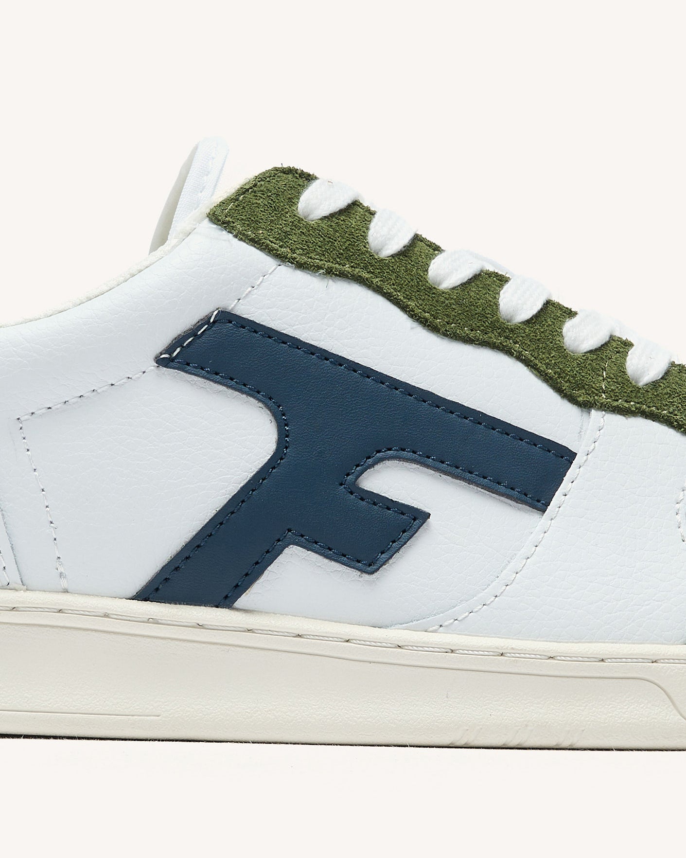baskets-basses-blanc-kaki-polyester-recycle-modele-hazel-P4