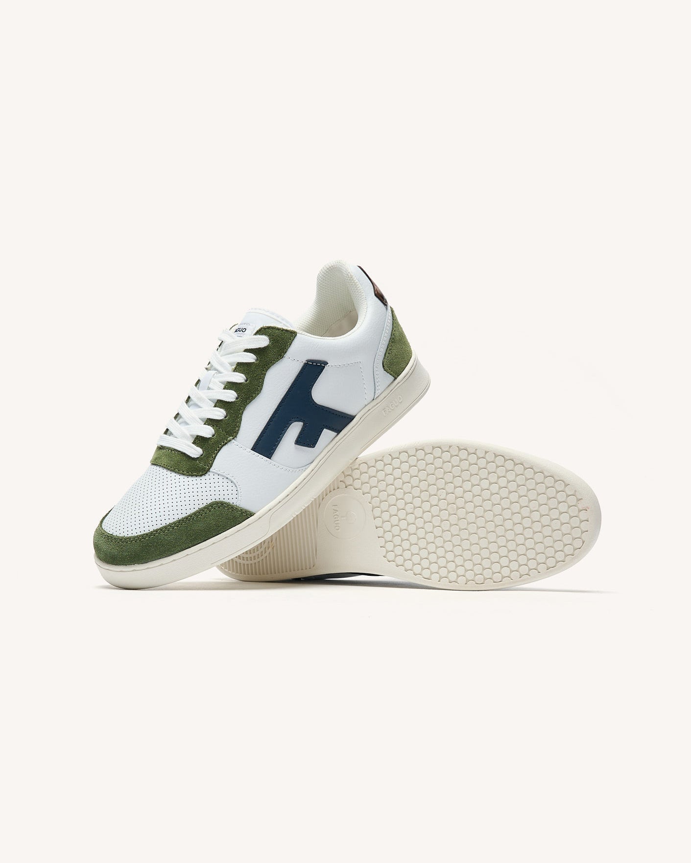 baskets-basses-blanc-kaki-polyester-recycle-modele-hazel-P5