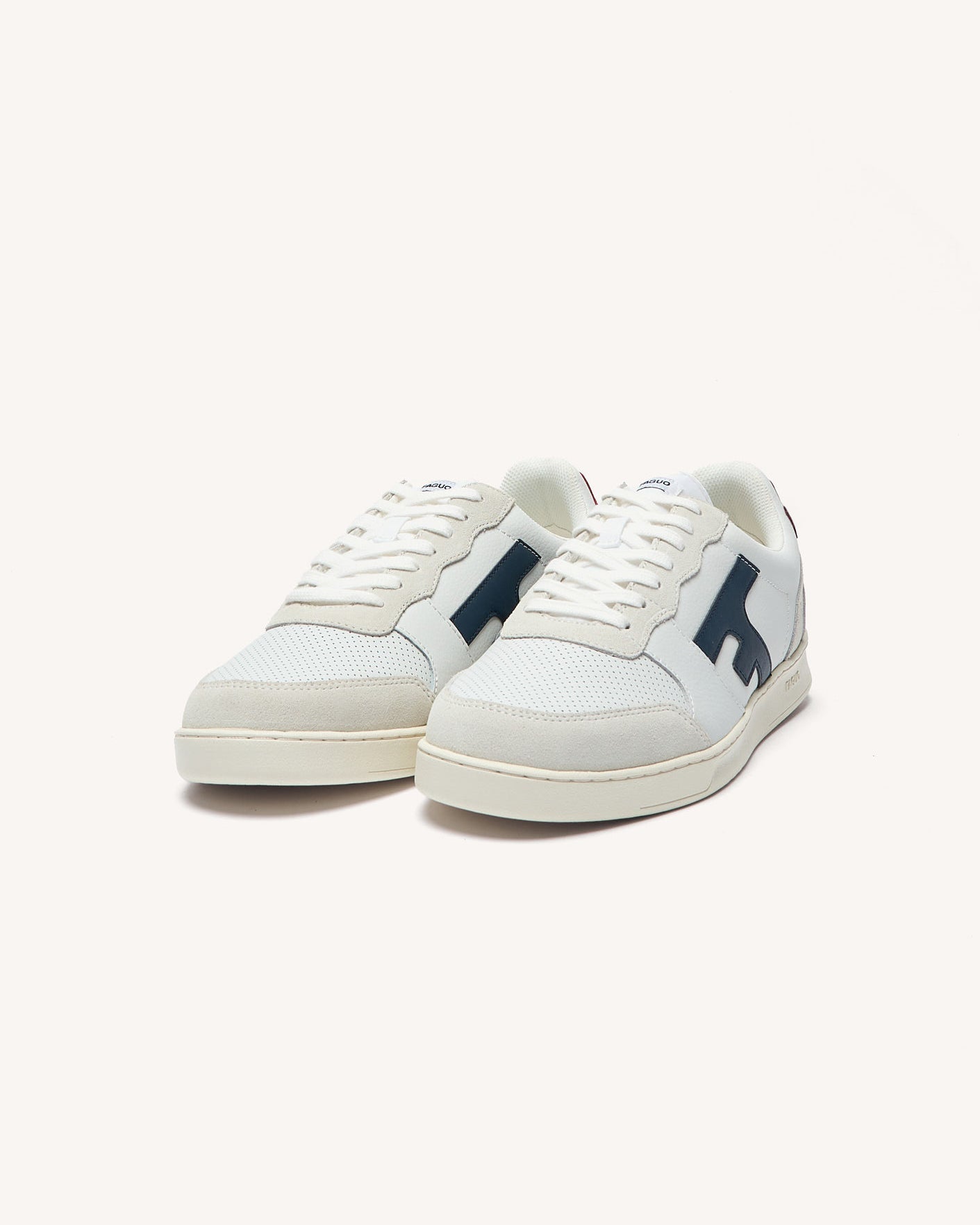 baskets-basses-blanc-bleu-marine-polyester-recycle-modele-hazel-P2