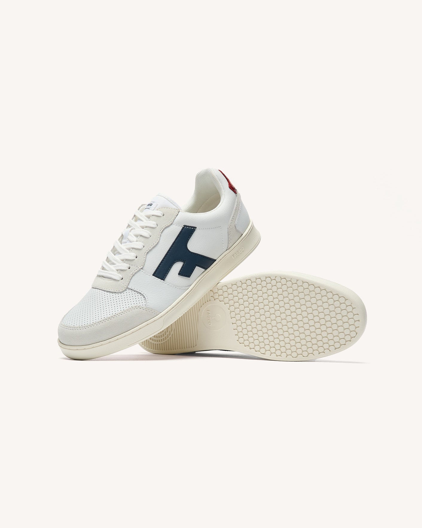 baskets-basses-blanc-bleu-marine-polyester-recycle-modele-hazel-P5