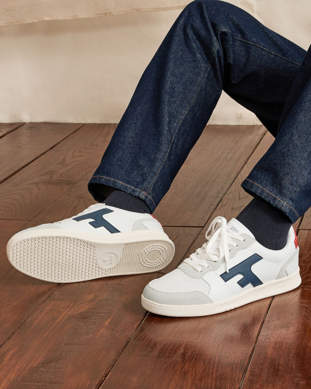 baskets-basses-blanc-bleu-marine-polyester-recycle-modele-hazel-P7