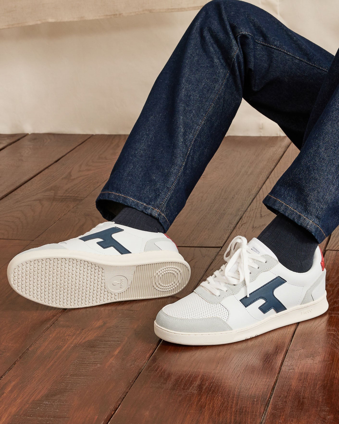 baskets-basses-blanc-bleu-marine-polyester-recycle-modele-hazel-P7