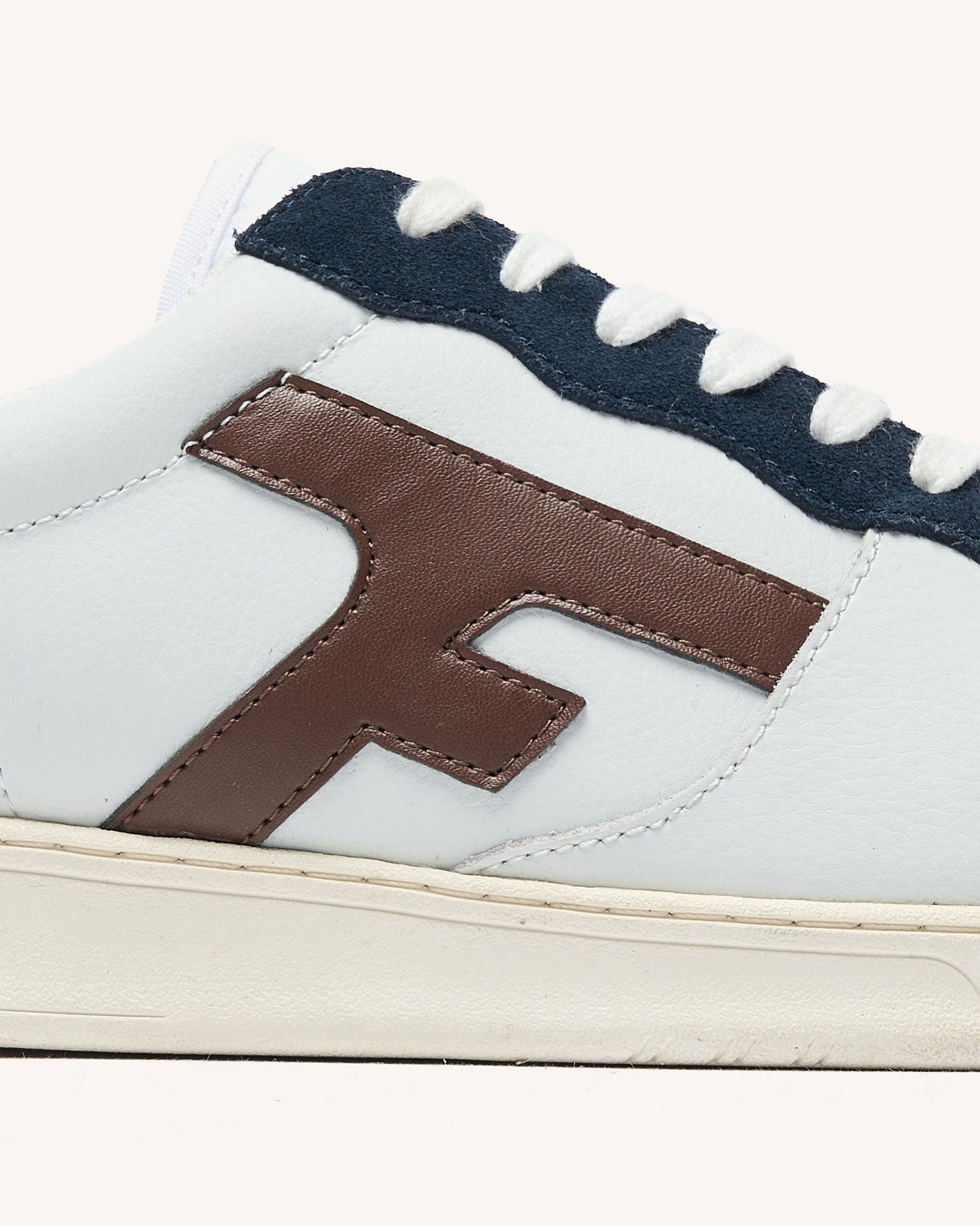 baskets-basses-blanc-bleu-marine-polyester-recycle-modele-hazel-2-P4