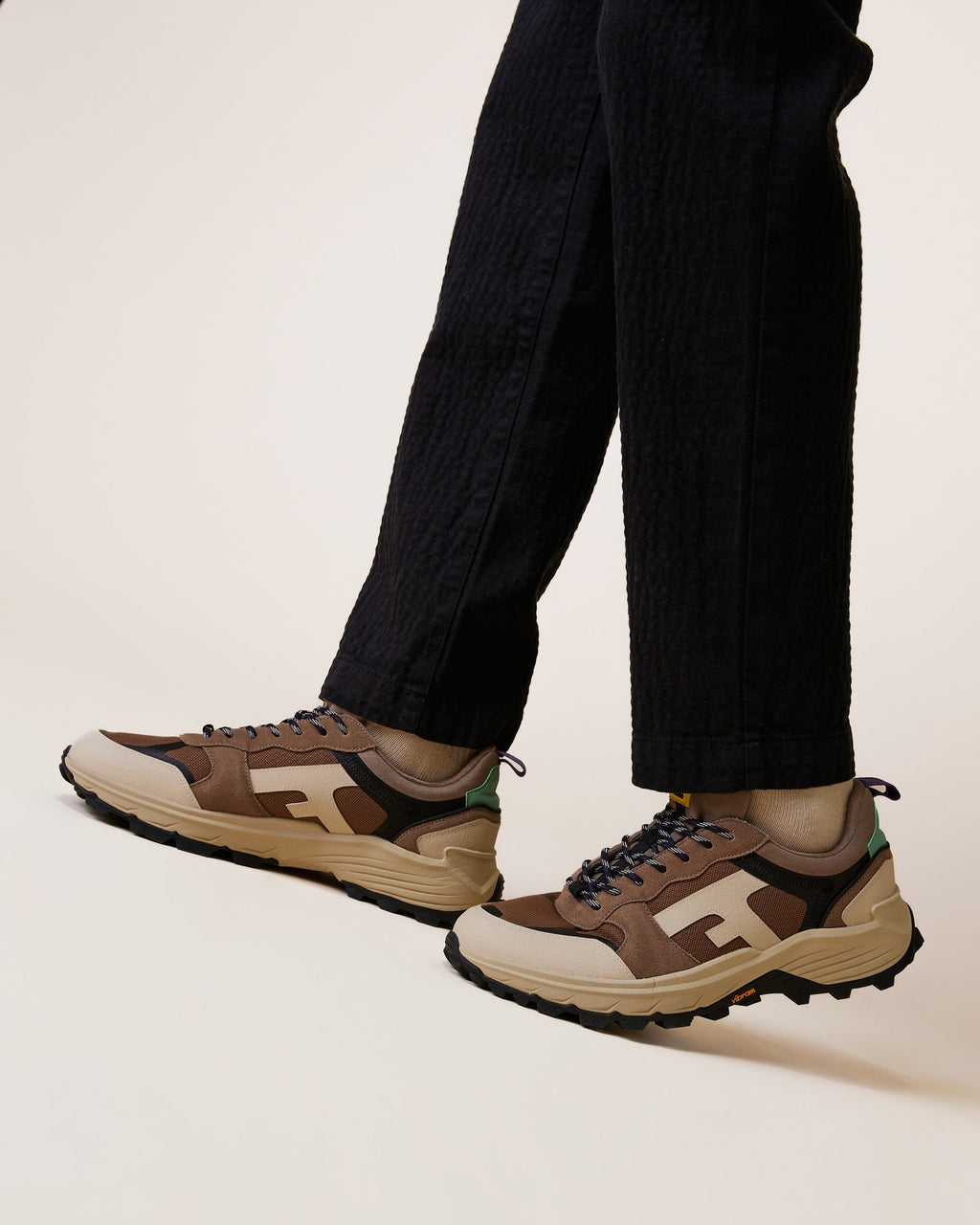 running-beige-clair-polyester-recycle-modele-hazel-monstera-2-O1