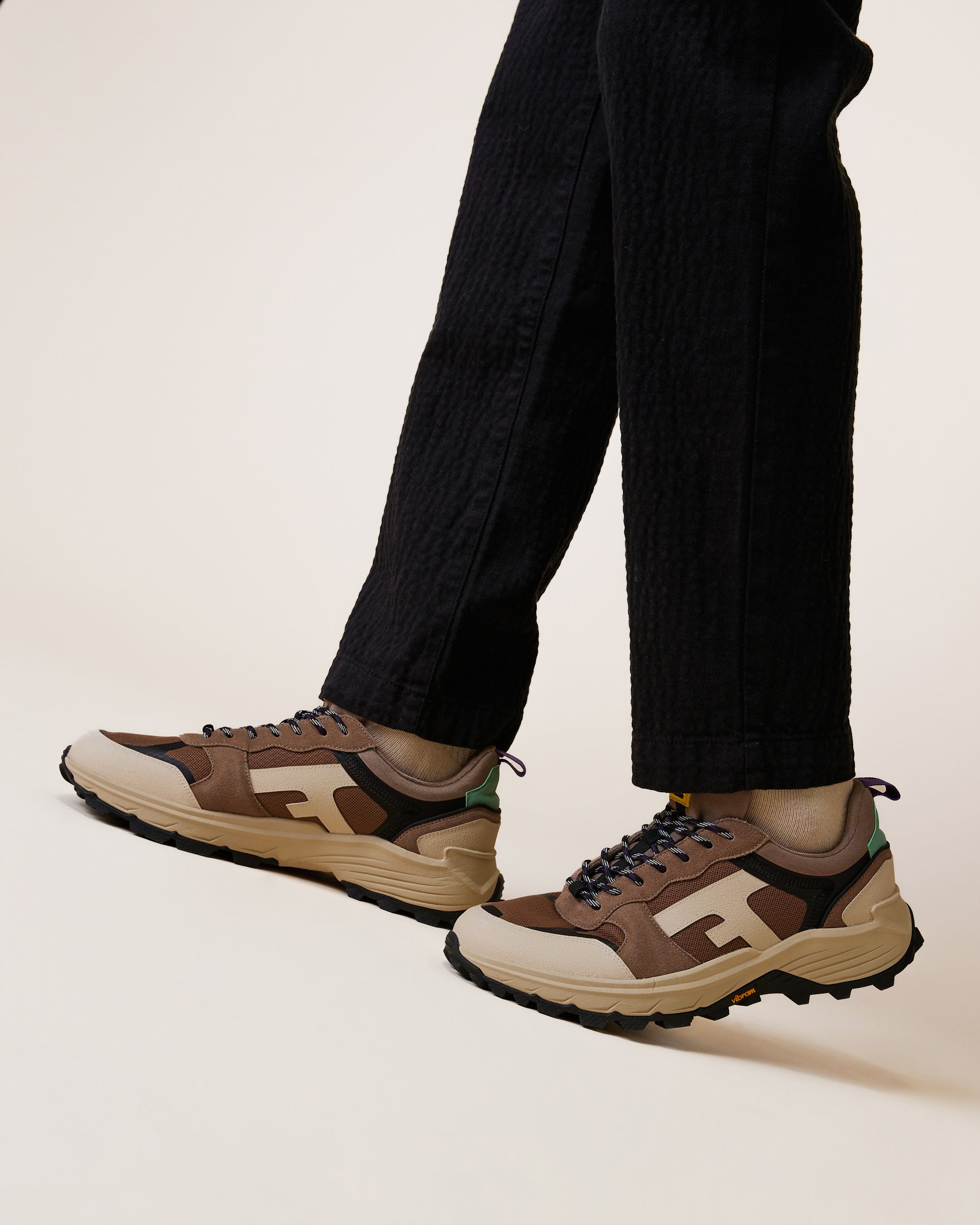 running-beige-clair-polyester-recycle-modele-hazel-monstera-2-O1
