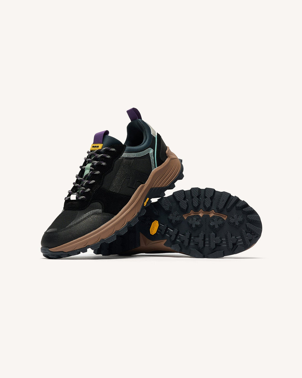 black-recycled-polyester-running-hazel-monstera-model-P5