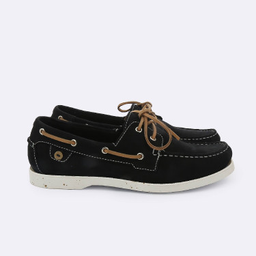 Navy boat shoes in leather